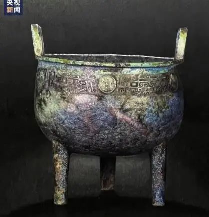 青銅器を刺繍で立體的に「描きあげる」スゴ技！