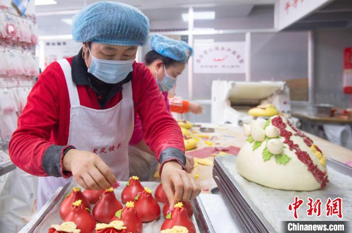 「花餑餑」が売れ行き好調 山東省煙臺 「花餑餑」が売れ行き好調 山東省煙臺