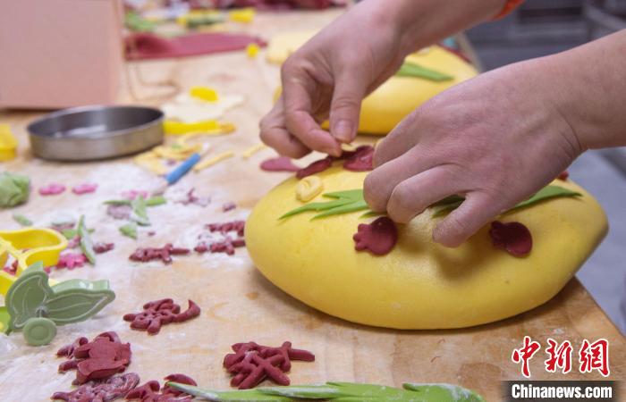 「花餑餑」が売れ行き好調 山東省煙臺 「花餑餑」が売れ行き好調 山東省煙臺